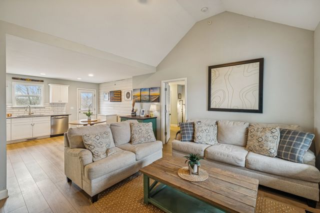 567 Skyview Dr, Ashland City, TN 37015