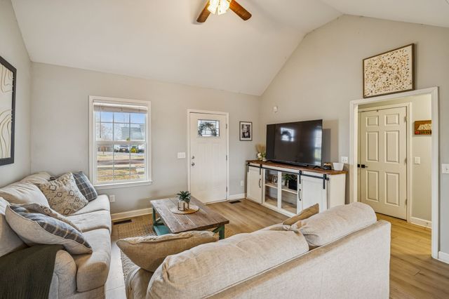 567 Skyview Dr, Ashland City, TN 37015