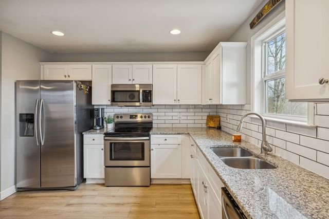 567 Skyview Dr, Ashland City, TN 37015