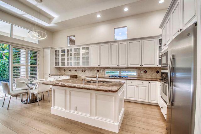 61 Laguna Drive, Palm Beach Gardens, FL 33418