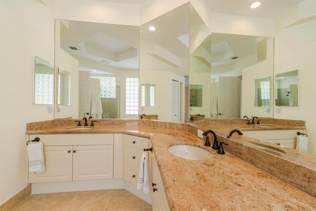 61 Laguna Drive, Palm Beach Gardens, FL 33418