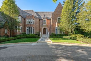 34 BRIDLEWOOD Road, Northbrook, IL 60062
