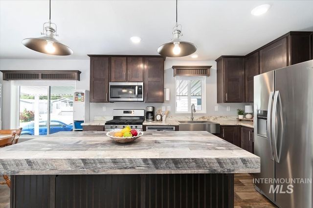 2401 S Owyhee St SPC 9, Boise, ID 83705