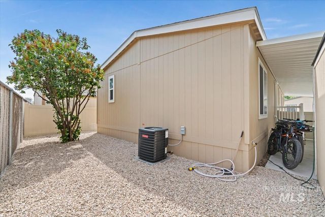 2401 S Owyhee St SPC 9, Boise, ID 83705