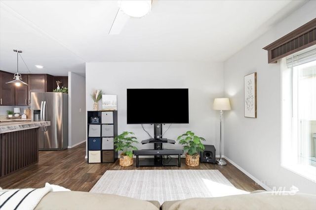 2401 S Owyhee St SPC 9, Boise, ID 83705