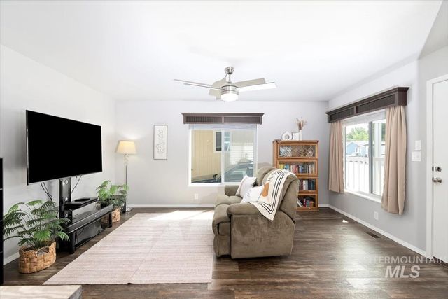 2401 S Owyhee St SPC 9, Boise, ID 83705