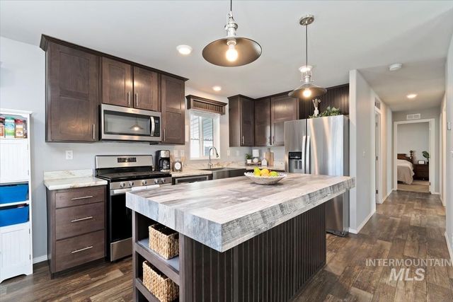 2401 S Owyhee St SPC 9, Boise, ID 83705