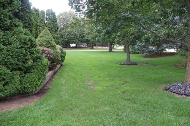 52254 Mitchell Lane, Macomb Township, MI 48042