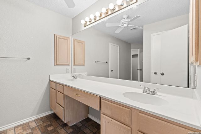 2312 Newoak Park, San Antonio, TX 78230