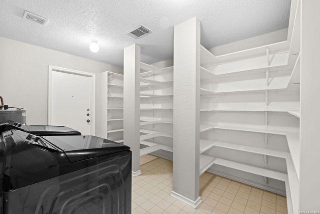 2312 Newoak Park, San Antonio, TX 78230