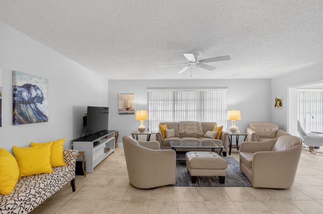 1390 High Point Way SW D, Delray Beach, FL 33445