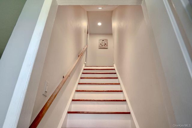 52 Midwood Avenue, Farmingdale, NY 11735