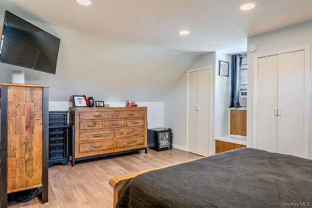 52 Midwood Avenue, Farmingdale, NY 11735