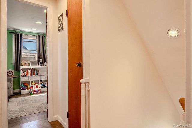 52 Midwood Avenue, Farmingdale, NY 11735