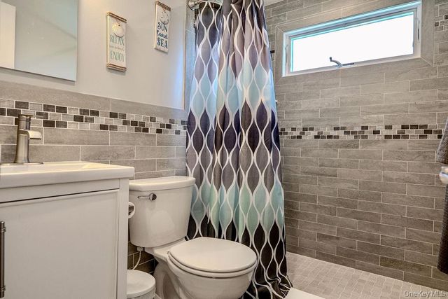 52 Midwood Avenue, Farmingdale, NY 11735