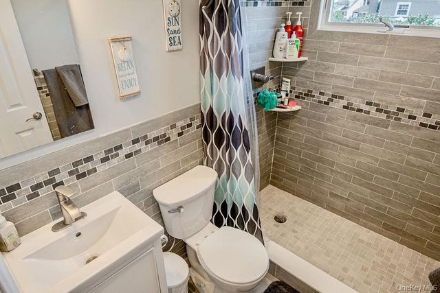 52 Midwood Avenue, Farmingdale, NY 11735