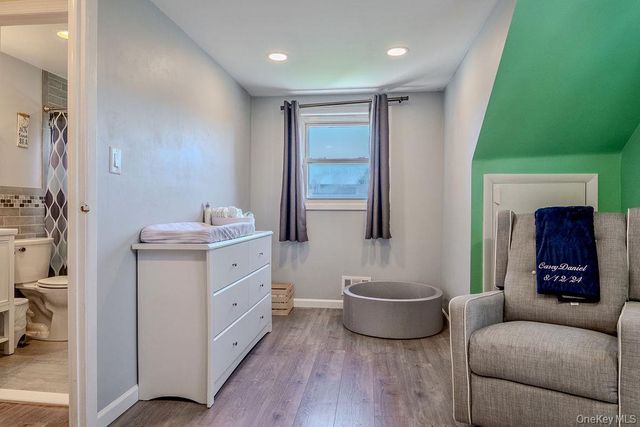 52 Midwood Avenue, Farmingdale, NY 11735