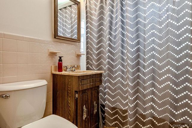 52 Midwood Avenue, Farmingdale, NY 11735