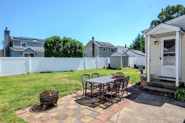 52 Midwood Avenue, Farmingdale, NY 11735