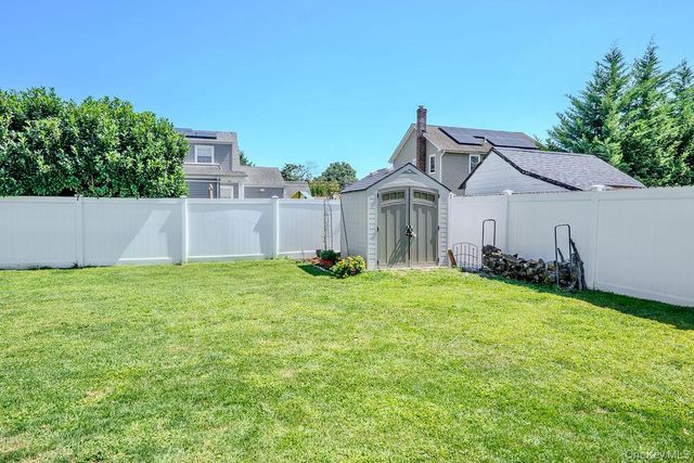 52 Midwood Avenue, Farmingdale, NY 11735