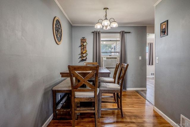 52 Midwood Avenue, Farmingdale, NY 11735