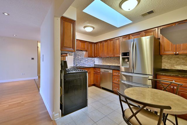 10512 S RIDGE COVE Drive 31C, Chicago Ridge, IL 60415