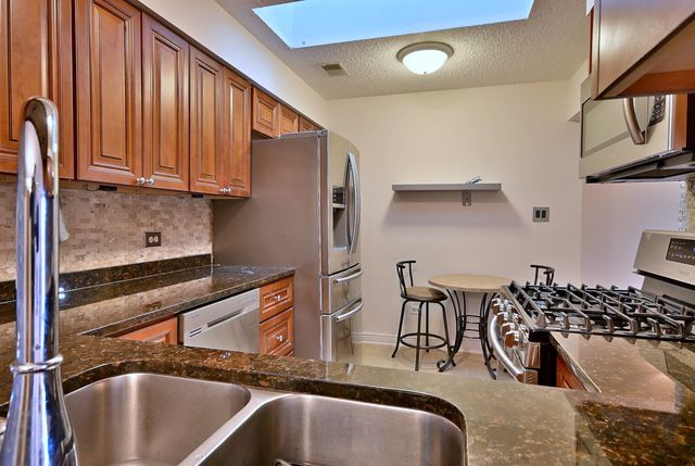 10512 S RIDGE COVE Drive 31C, Chicago Ridge, IL 60415