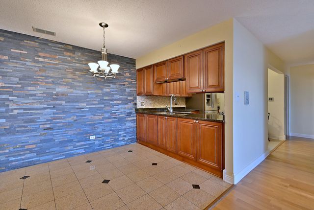 10512 S RIDGE COVE Drive 31C, Chicago Ridge, IL 60415