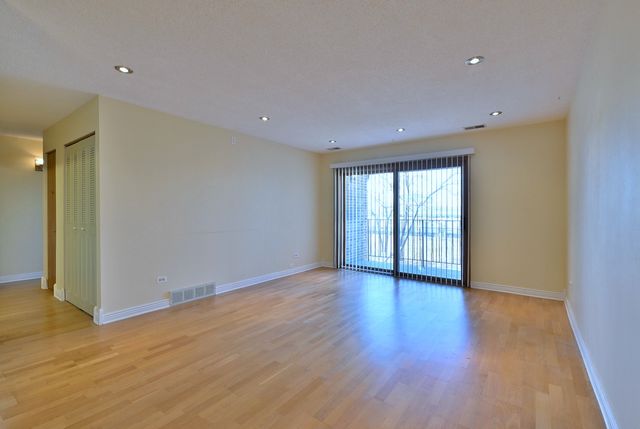 10512 S RIDGE COVE Drive 31C, Chicago Ridge, IL 60415