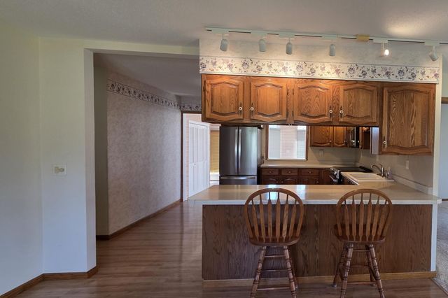 414 8th Avenue NW, Valley City, ND 58072