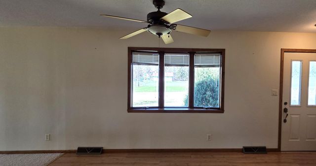 414 8th Avenue NW, Valley City, ND 58072