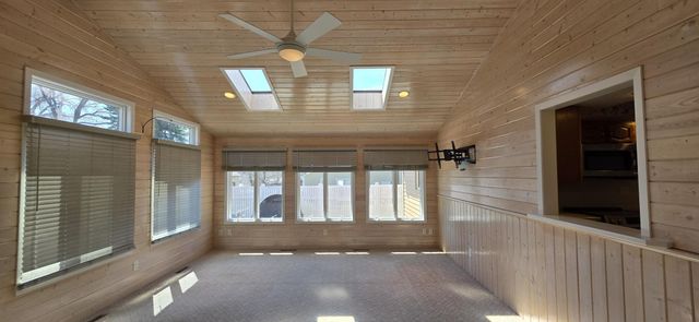 414 8th Avenue NW, Valley City, ND 58072