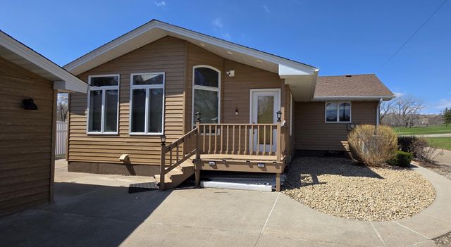 414 8th Avenue NW, Valley City, ND 58072