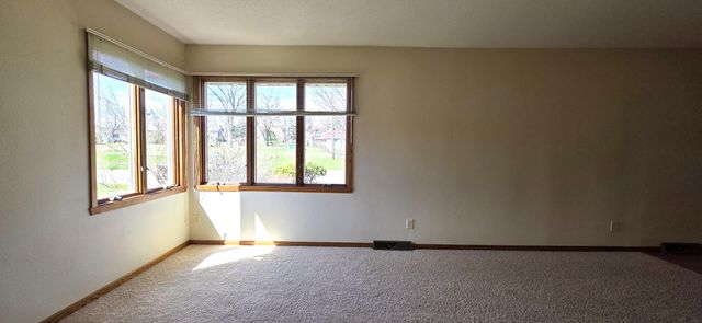 414 8th Avenue NW, Valley City, ND 58072