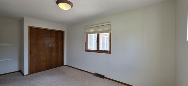 414 8th Avenue NW, Valley City, ND 58072
