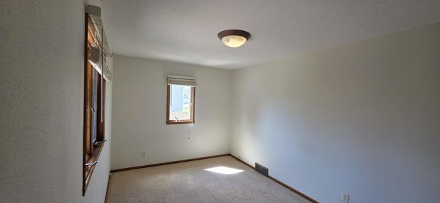 414 8th Avenue NW, Valley City, ND 58072