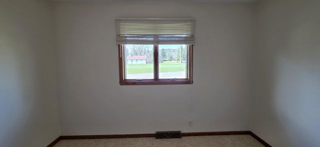 414 8th Avenue NW, Valley City, ND 58072