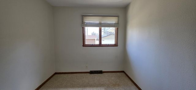 414 8th Avenue NW, Valley City, ND 58072