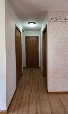 414 8th Avenue NW, Valley City, ND 58072