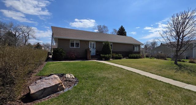 414 8th Avenue NW, Valley City, ND 58072