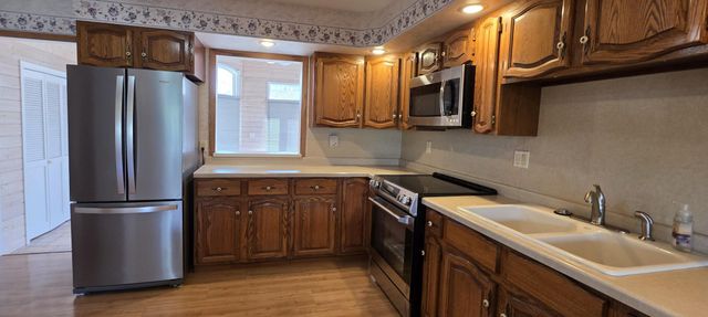 414 8th Avenue NW, Valley City, ND 58072