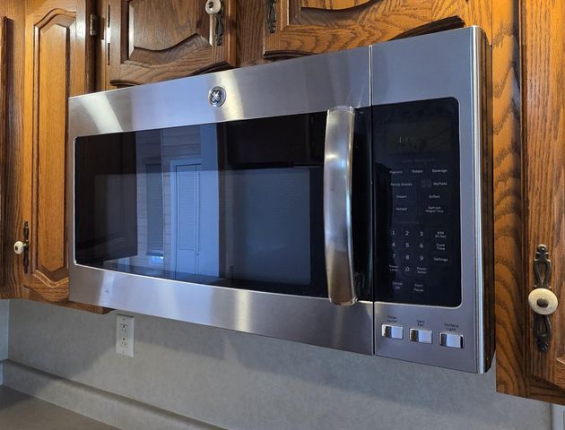 414 8th Avenue NW, Valley City, ND 58072