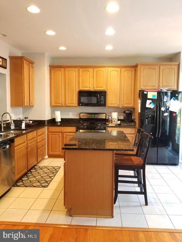 8234 GUNSTON COMMONS WAY, Lorton, VA 22079