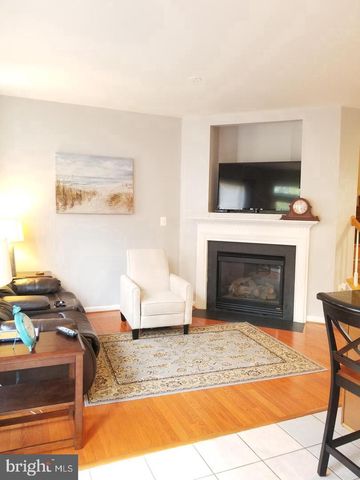 8234 GUNSTON COMMONS WAY, Lorton, VA 22079