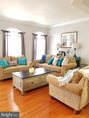 8234 GUNSTON COMMONS WAY, Lorton, VA 22079