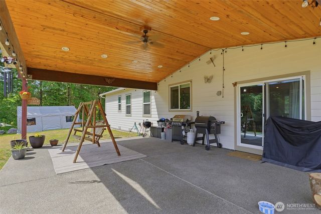 300 E McLane Cove Drive, Grapeview, WA 98546