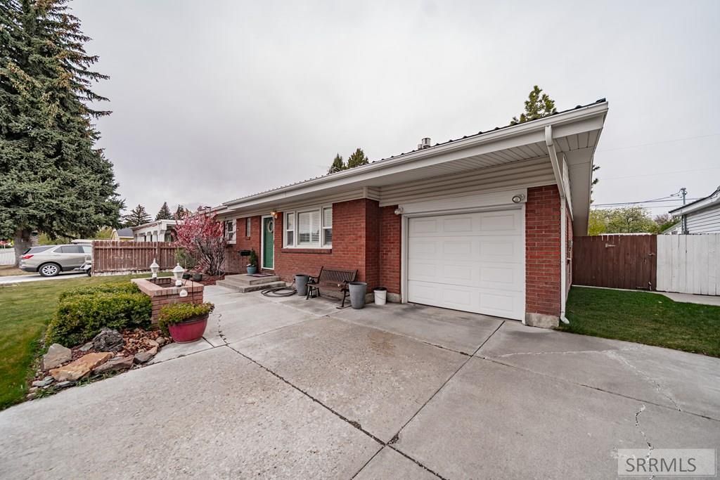 Image 2 of property listing at 445 E 25th Street, Idaho Falls, ID 83404