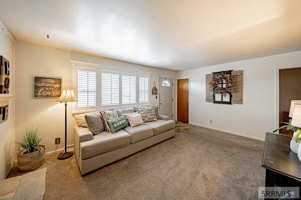 Image 4 of property listing at 445 E 25th Street, Idaho Falls, ID 83404