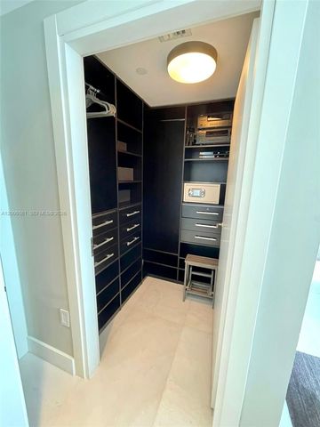 200 BISCAYNE BLVD WAY 4310, Miami, FL 33131