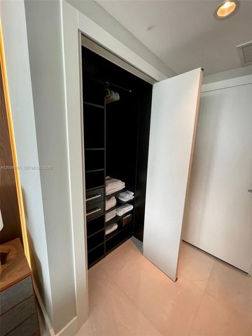 200 BISCAYNE BLVD WAY 4310, Miami, FL 33131